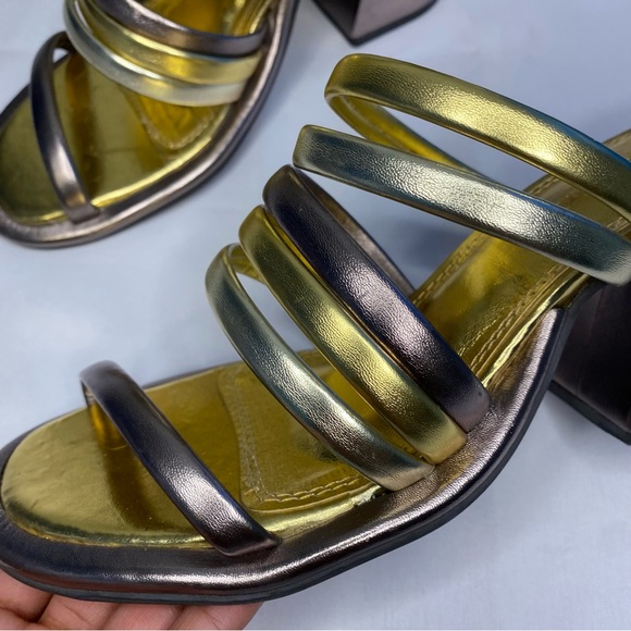 Farm Rio Block Heel Slide Sandal Womens Shoe
Metallic Gold Silver Size 6 - Picture 8 of 15